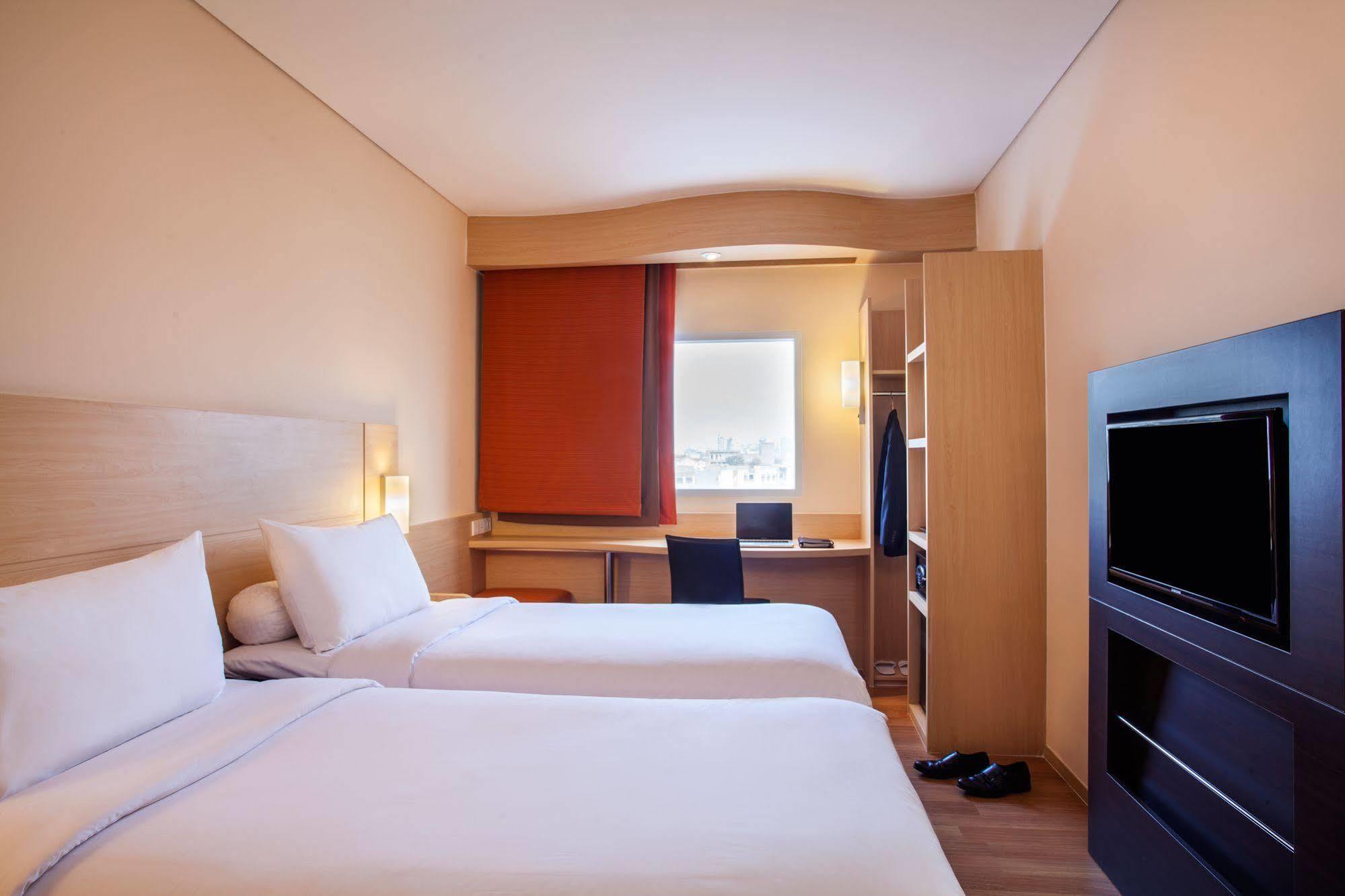 Ibis Jakarta Harmoni Kültér fotó