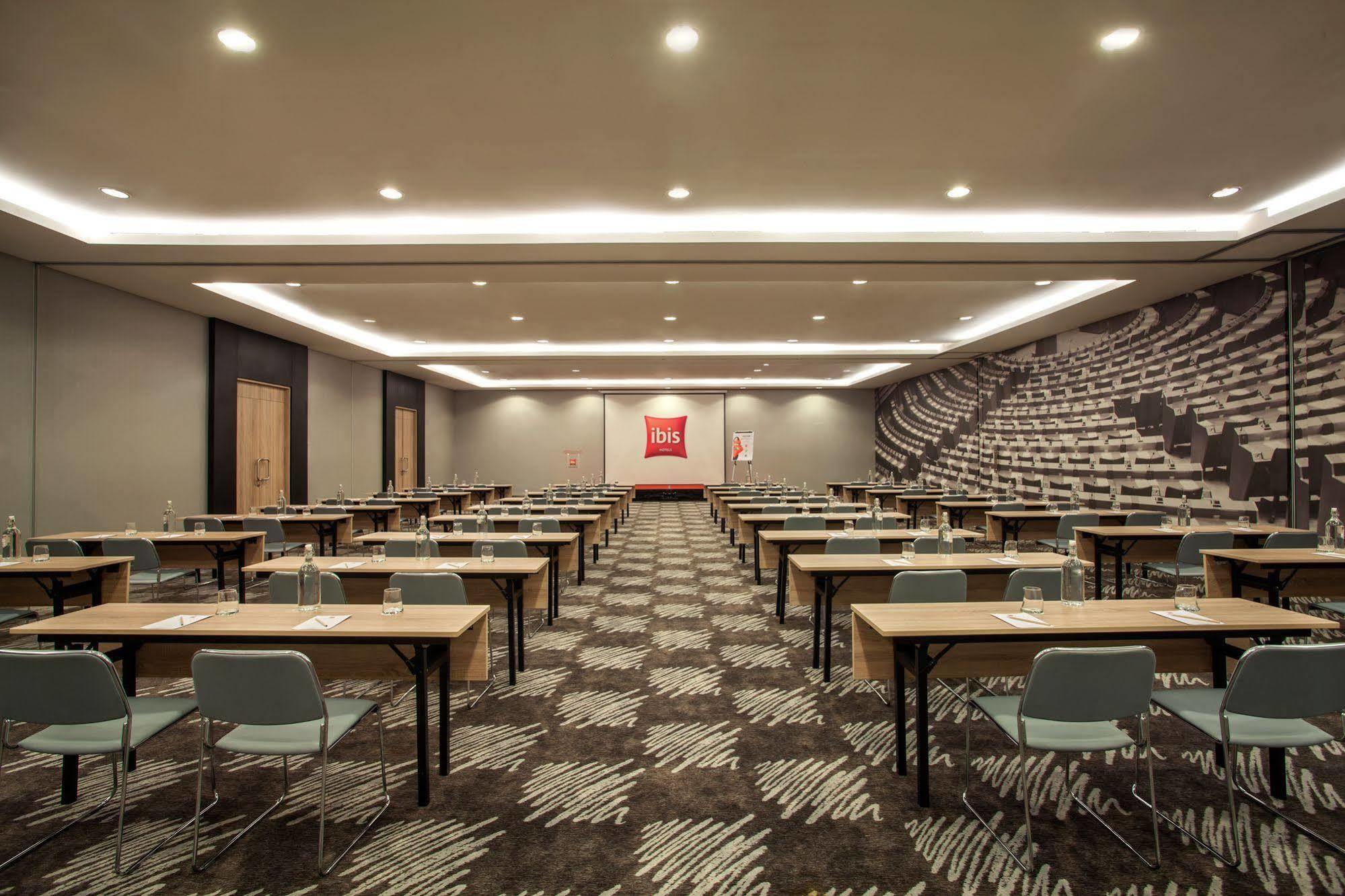 Ibis Jakarta Harmoni Kültér fotó