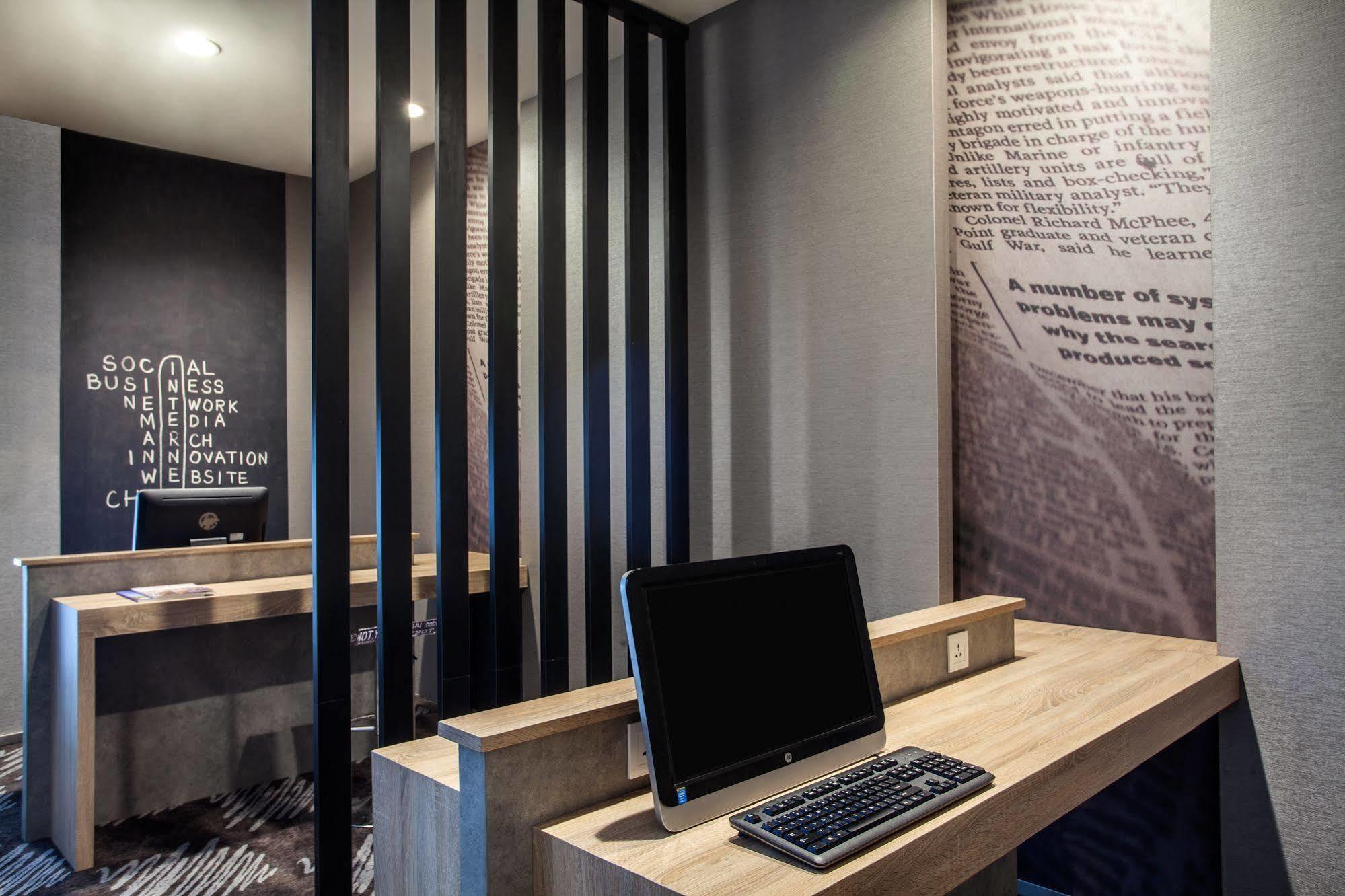 Ibis Jakarta Harmoni Kültér fotó